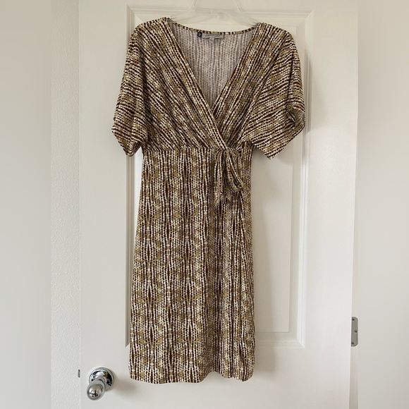 Jenifer Lopez Wrap V Neck Loose Short Sleeve Above Knee Dress Used Like New! - Picture 1 of 5